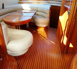 SEAS THE MOMENT - Dining Area