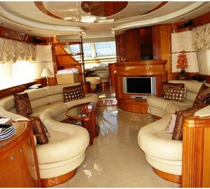 SEAS THE MOMENT - Saloon