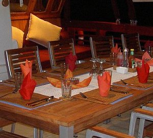 SEVEN SEAS - Dinner Upper Deck