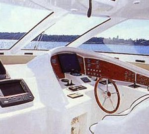 SHALIMAR I -  Flybridge wheelhouse