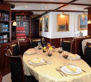 SILVIA M -  Dining area