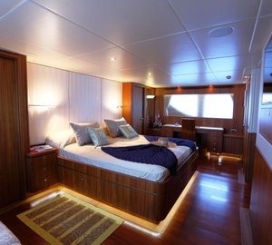 SMILING T Master Cabin