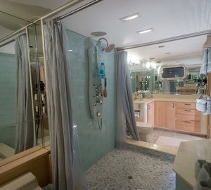 SUMMER SPLENDOR - Master ensuite