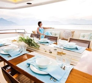 SUN KISS - Aft deck dining