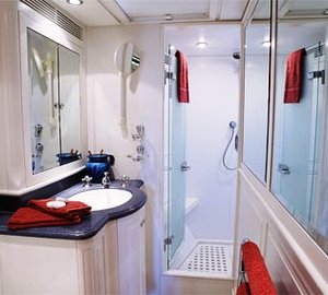 SY LIBERTAS -  Guest Ensuite