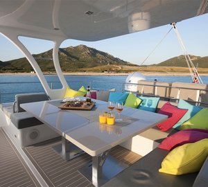 Sail Cat MAVERICK - Flybridge Dining