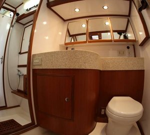 Sailing Yacht Magnetic Sky - Shared Bathroom