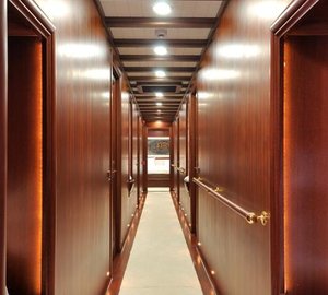 Sailing yacht REGINA - Hallway