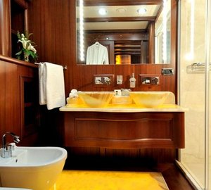 Sailing yacht REGINA - guest bathroom-2