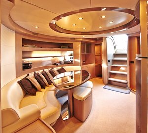 Sakura yacht - saloon