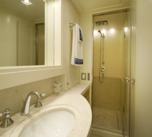 Sanlorenzo SD92 yacht ONE MY WAY - bathroom