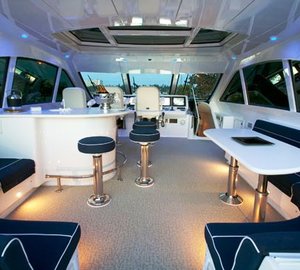 Show Boat -   Flybridge