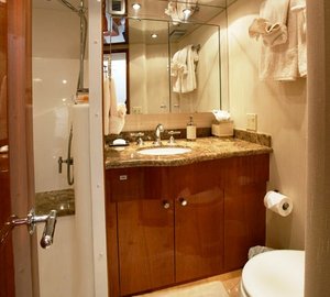 Show Boat -   Guest Bathroom