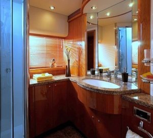 Sunseeker 82 TAURI - VIP Bathroom