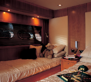 Sunseeker Predator 108 - Twin Guest Cabin