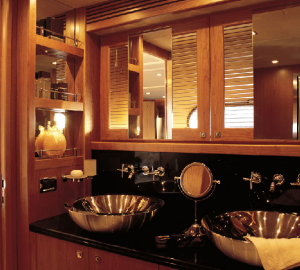 Sunseeker Predator 108 Owners Stateroom En-suite