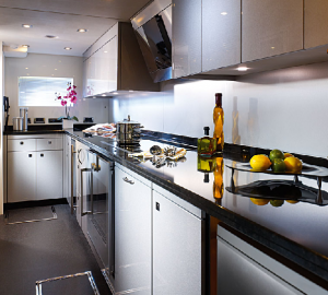 Sunseeker Predator 92 Sport - Galley