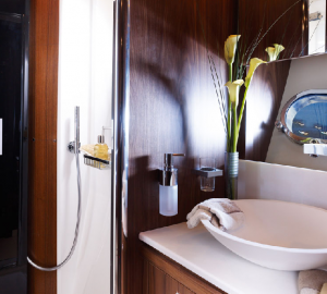 Sunseeker Predator 92 Sport - Guest Cabin En Suite