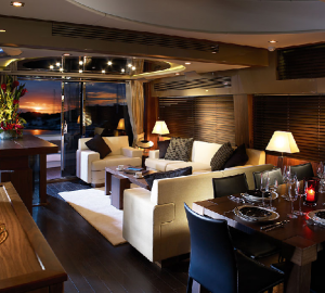 Sunseeker Predator 92 Sport - Main Salon