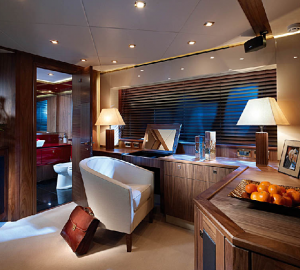 Sunseeker Predator 92 Sport - Owners Stateroom -