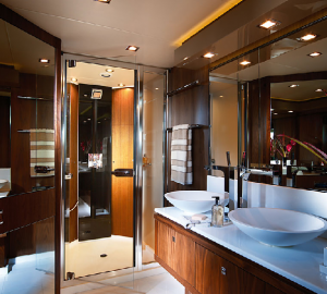 Sunseeker Predator 92 Sport - Owners Stateroom Ensuite