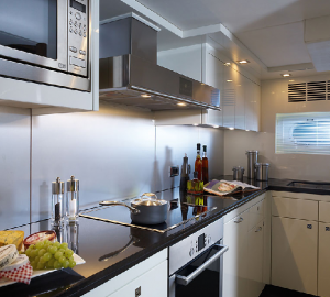 Sunseeker Predator 92 Sport Galley