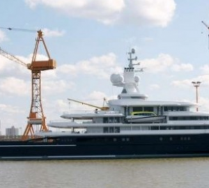 Super yacht LUNA
