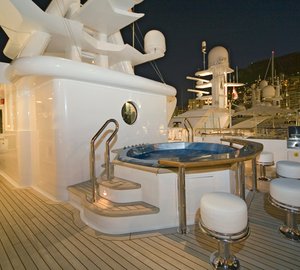 Superyacht NOBLE HOUSE -  Top Deck Spa Pool and Bar