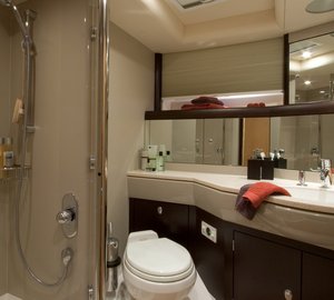 Superyacht Oyster 725 - Bathroom