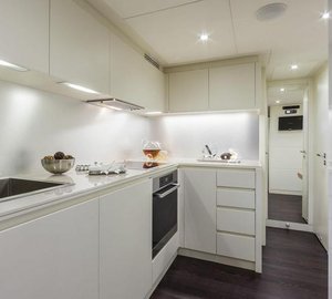 Superyacht Pershing 82 - Galley-001
