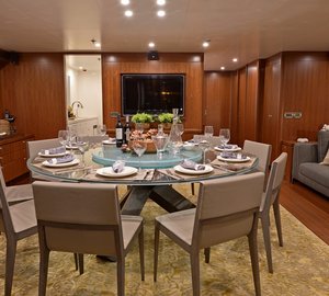 Superyacht Tango 5 - Dining