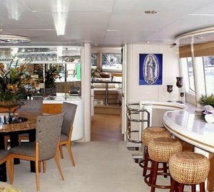 TRES HERMANOS III  -  Main Salon 2