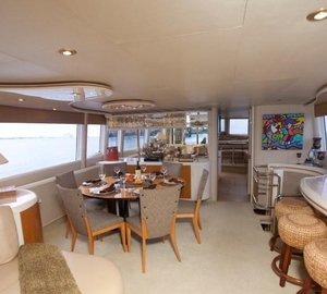 TRES HERMANOS III  -  Main Salon