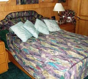 TURNIN LEFT - Guest Cabin