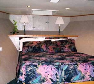 TURNIN LEFT - VIP Cabin