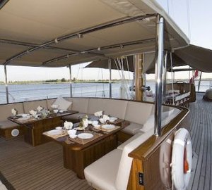 Tiziana Cockpit with dining tables