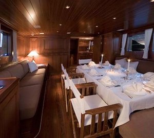 Tiziana Salon looking aft
