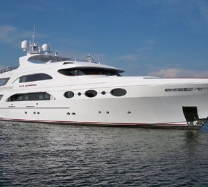 Trinity luxury yacht Red Sapphire