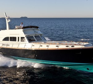 Vicem 77 Flybridge Yacht at full speed - Photo by Alberto Cocchi