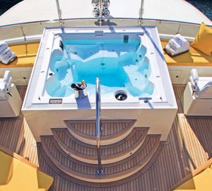 Waku Yacht - Exterior from above