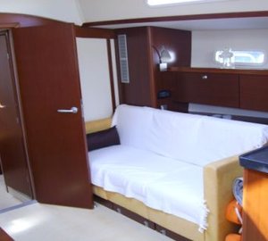 YIANNIS - Lounge Area