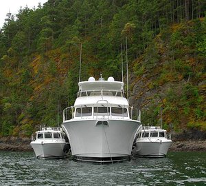 Yacht ADVANTAGE -  At Anchor, Bow View