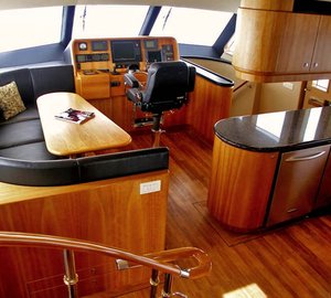Yacht ADVANTAGE -  Pilothouse and Dining