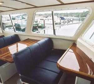 Yacht ADVANTAGE - Seating for 4 guests in 34 ft Ocean Sport vessel 2