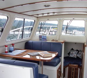 Yacht ADVANTAGE - Seating for 4 guests in 34 ft Ocean Sport vessel