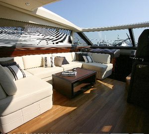 Yacht ALGANDRA -  Retractable Sun Rood in Salon