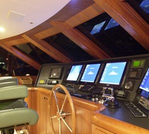 Yacht BESAME - Pilothouse