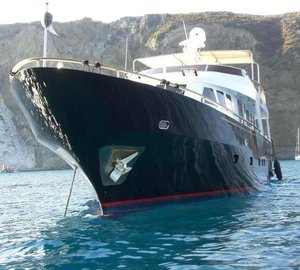 Yacht BLUE LADY -  At Anchor
