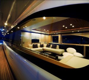 Yacht Biscuit 95 deck at night - Photo Giovanni Malgarini