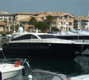 Yacht CLAN V - In Port